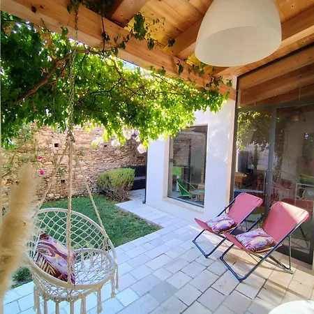 Pensión Casa Corte - Le Bouganville 3*